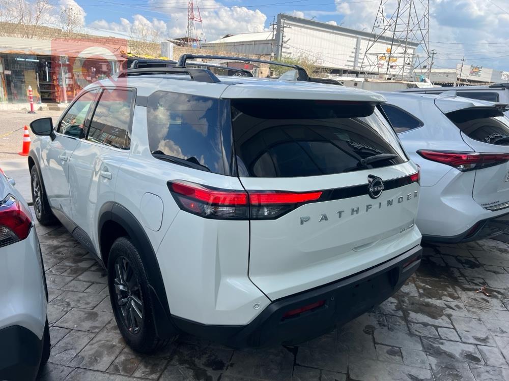 نیسان پاسفایندەر